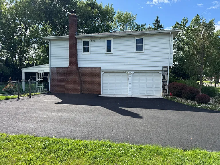 806 Warfield Ln — Photo 44