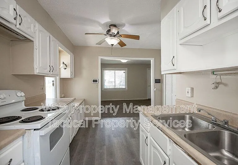 374 E 232nd St — Photo 14