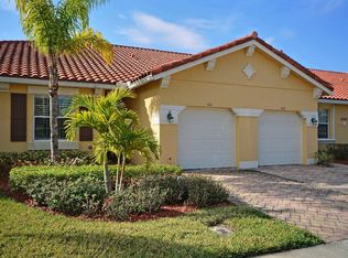 6385 Oxford Cir, Vero Beach, FL 32966