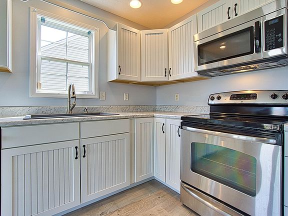 3rd image of 4950 Penrose Dr
