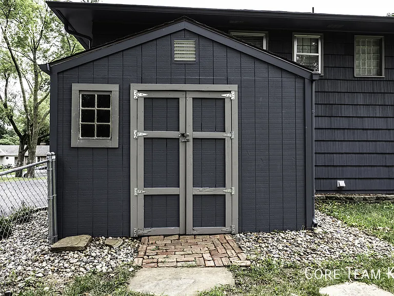2308 W 104th St — Photo 27