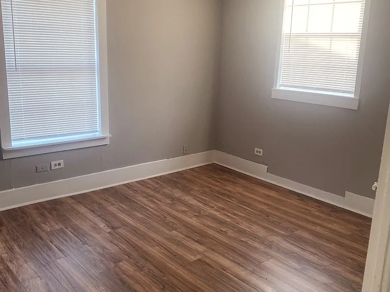 143 Tremlett Ave #D — Photo 11