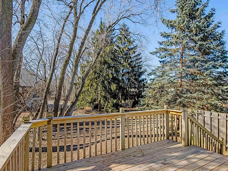 1302 N Gammon Rd — Photo 33