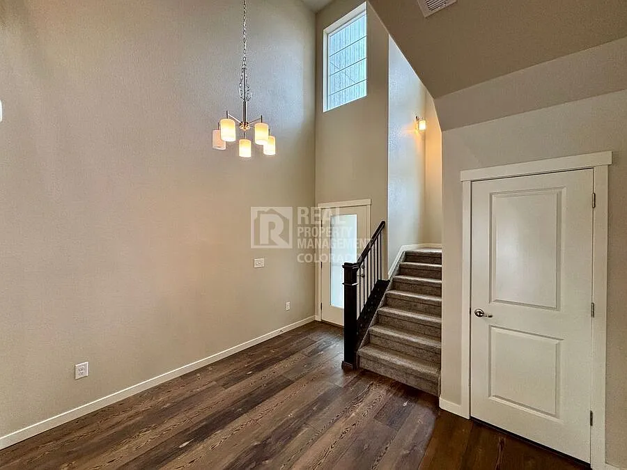 Stunning and Spacious 3-Bed Townhome — Photo 2