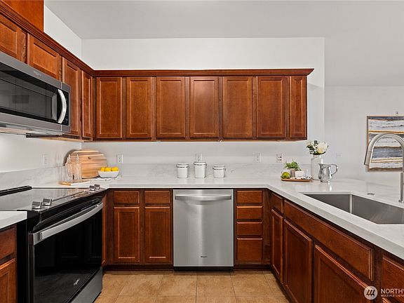 4th image of 1731 10TH Avenue NE #B215