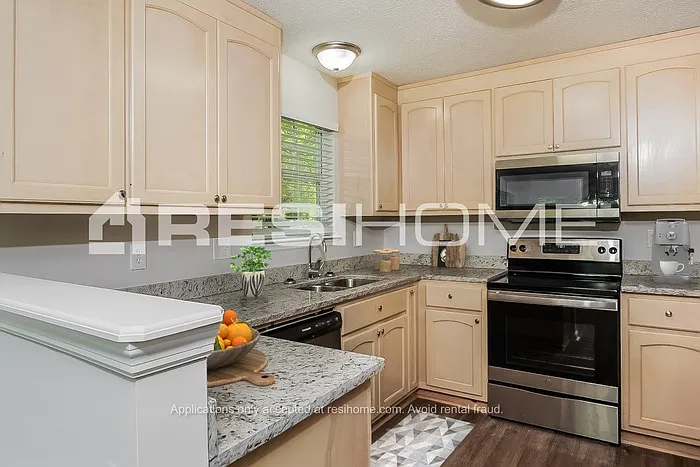 3 bed, 2.5 bath, 1744 sqft, $1,845 — Photo 2