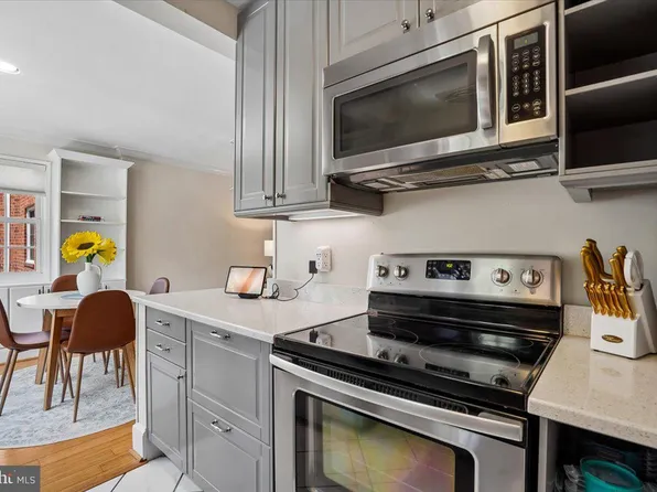 1734 W Abingdon Dr APT 201, Alexandria, VA 22314