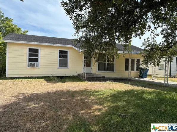 720 E Merriman St, Sinton, TX 78387