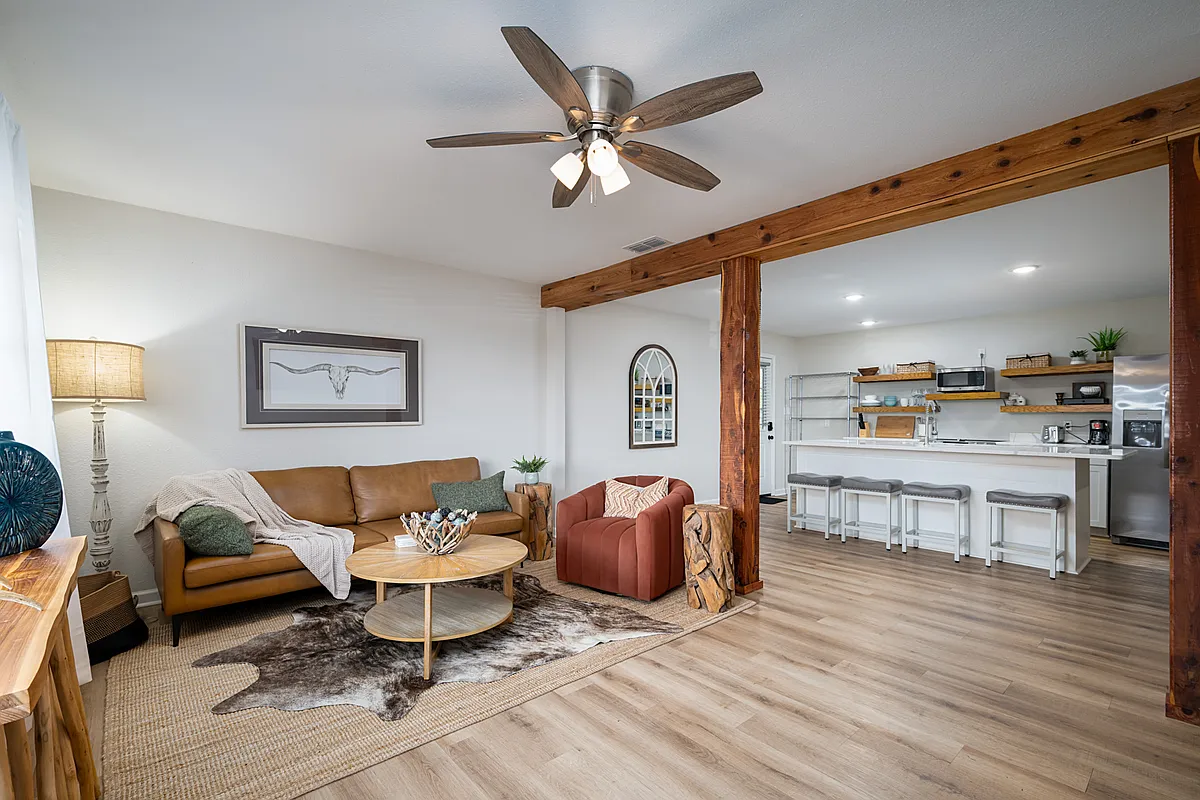 Shared Living Room - 1528 E Devine St