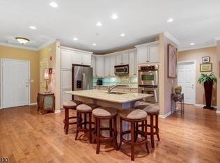 5413 Pointe Gate Dr, Livingston, NJ 07039