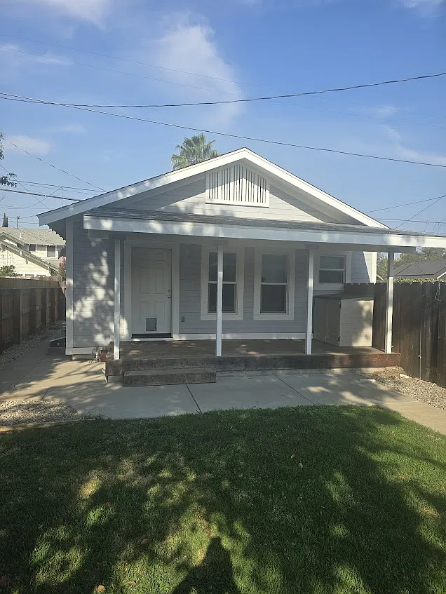 2 bed, 750 sqft, $2,300 — Photo 2
