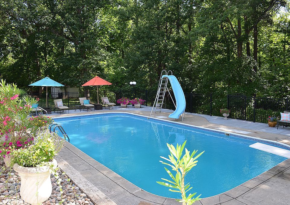 1st image of 302 Binder Dr