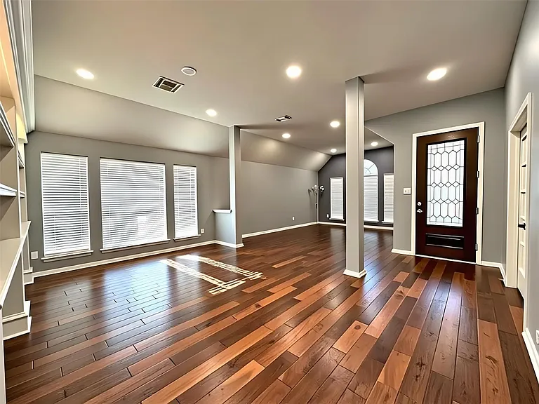 1423 Greenway Village Dr — Photo 2
