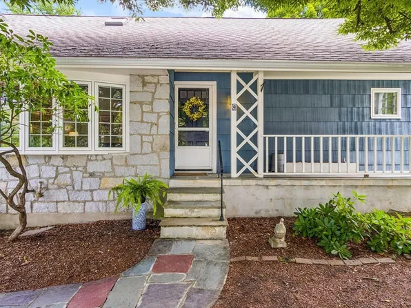 4 Murdoch Rd, Natick, MA 01760