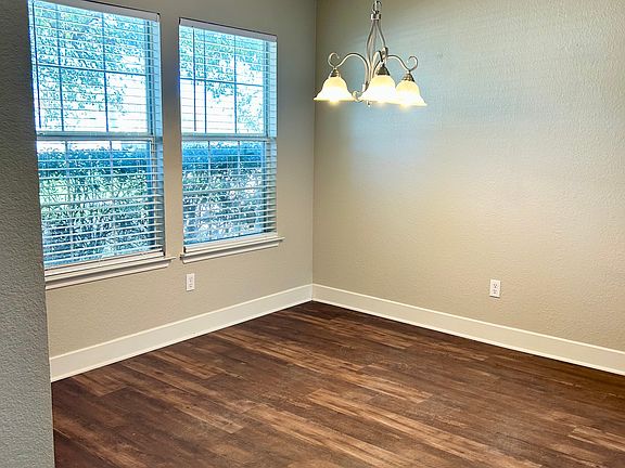 3rd image of 1709 Southridge Ln