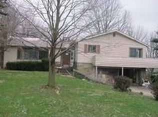 2820 Crestway Dr, Zanesville, OH 43701