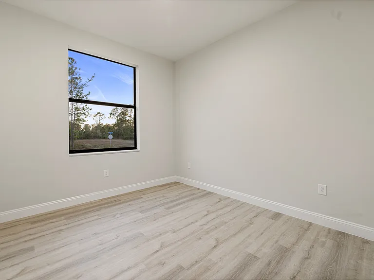 941 Elgin St — Photo 3