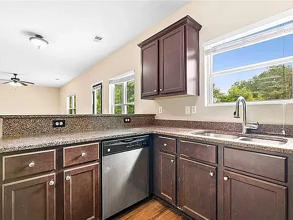 Newbury Oaks Dr, Lawrenceville — Photo 3