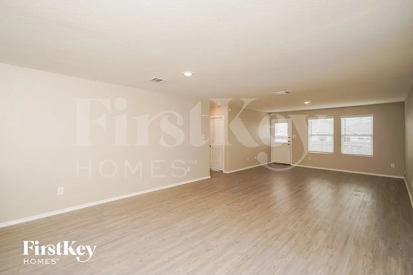 4 bed, 2.0 bath, 1627 sqft, $1,635 — Photo 4