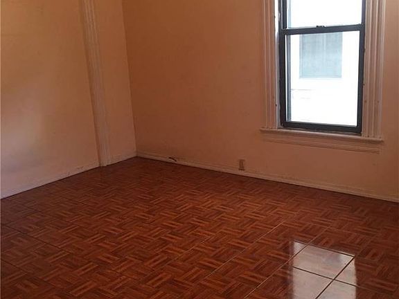 5th image of 149-43 Roosevelt Ave #1