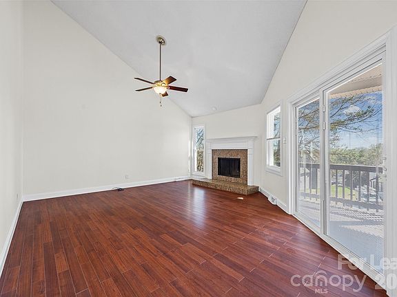 5th image of 16149 Horoa Ct