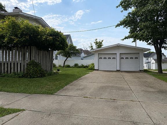 4th image of 722 Walnut St