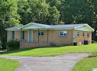 1011 Kay Rd, Laceys Spring, AL 35754