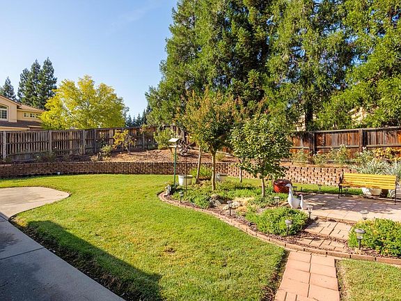 3rd image of 4552-4552 Beechwood Dr