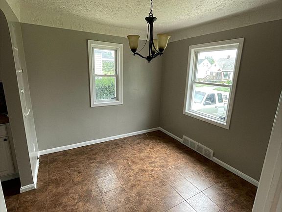 5th image of 15715 Talford Ave