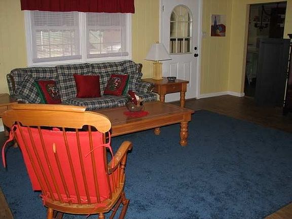 5th image of 646 W Glenwood Ave