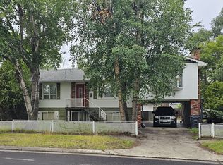 2072 4th Ave, Prince George, BC V2M 1H9