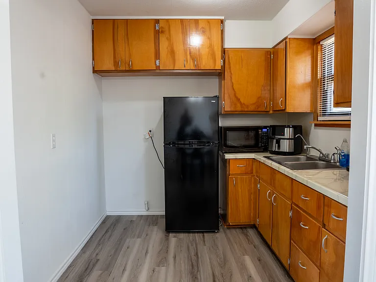 311 Iris St — Photo 4