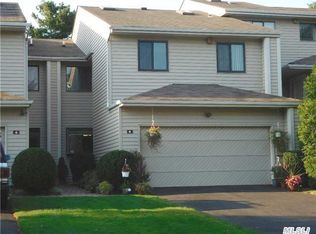 4 Chestnut Ln, Woodbury, NY
