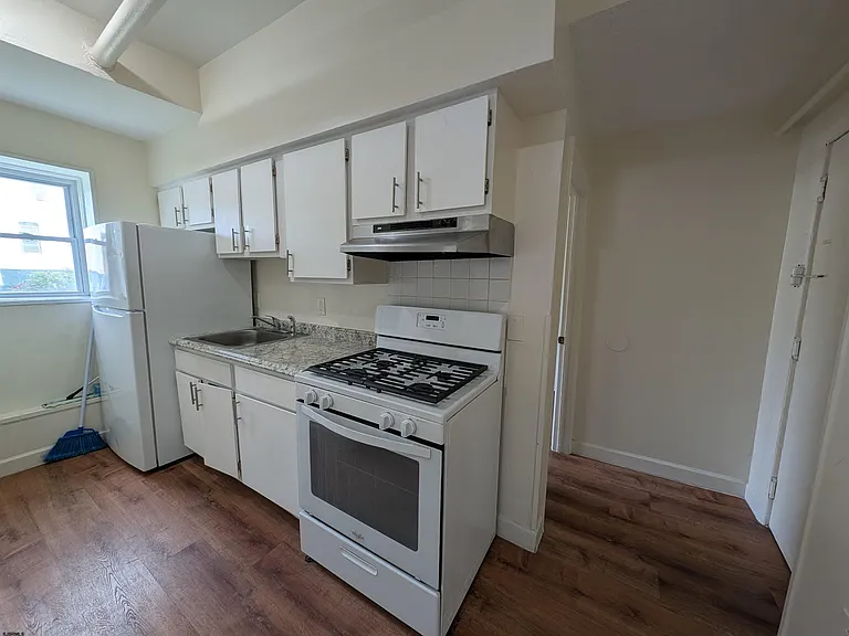 46 N Connecticut Ave — Photo 8