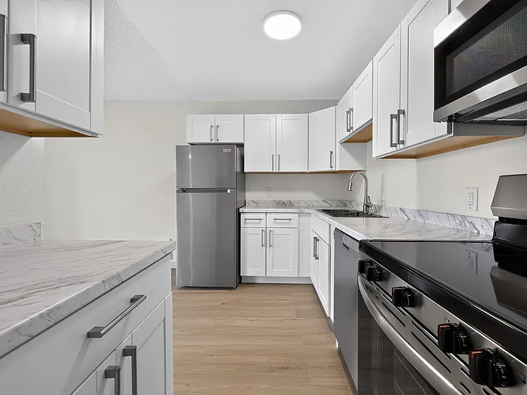 The Clover Apartments — Photo 31
