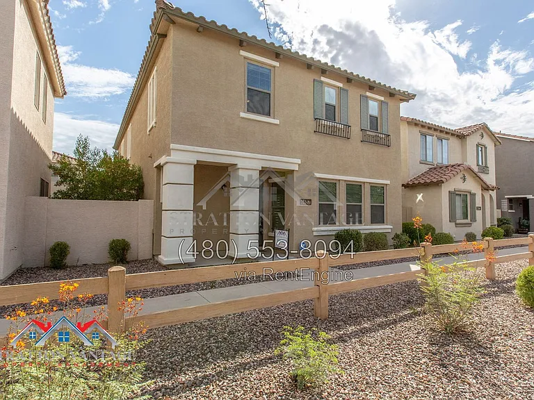 4467 E Remington Dr — Photo 3
