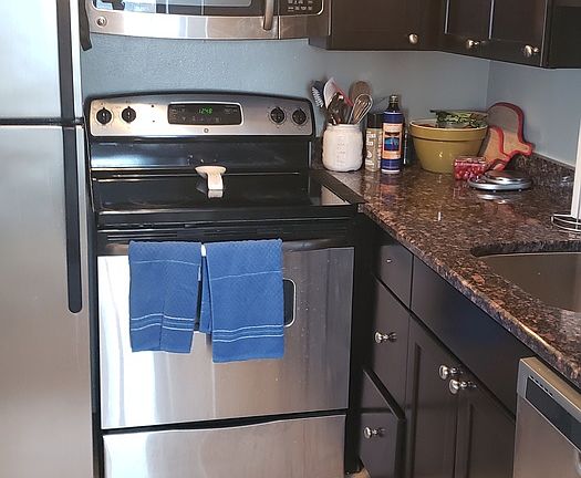 5th image of 607 W Wrightwood Ave APT 714