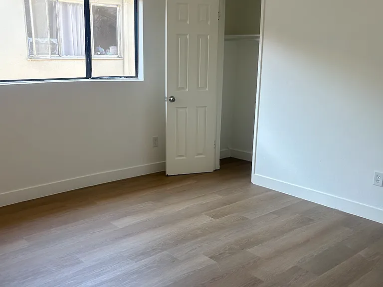 7061 Whitsett Ave — Photo 7