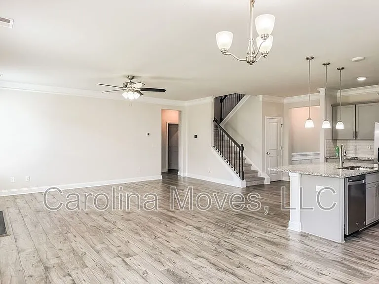 400 Raleighwood Ln — Photo 3