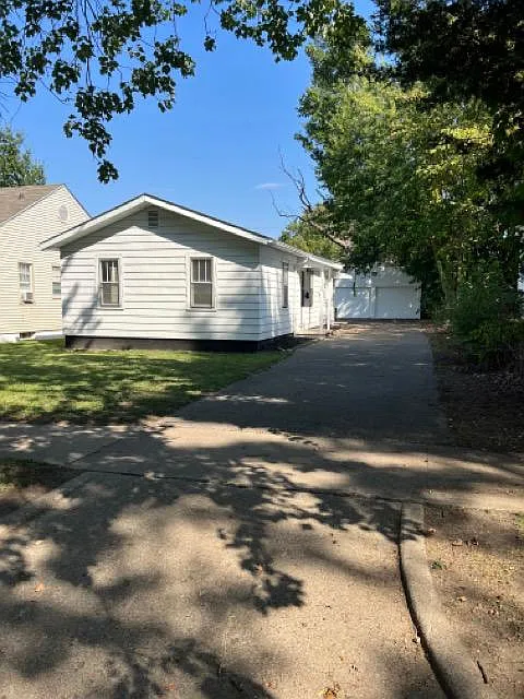 1128 N Hill Ave photo 1