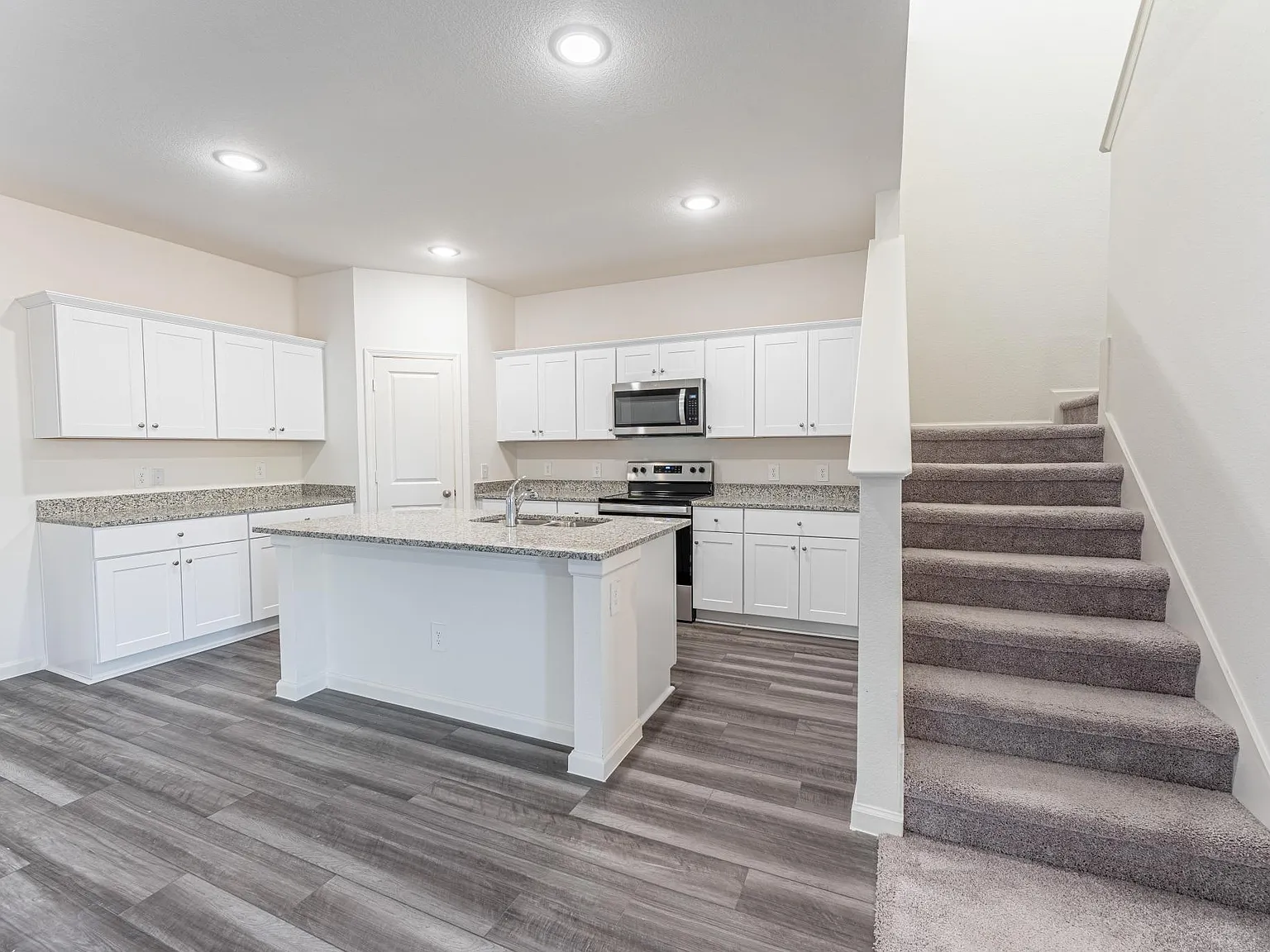 5 bed, 2800 sqft, $3,500 — Photo 4
