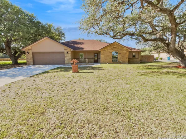 1021 TIMBERCREST DR, Pleasanton, TX 78064