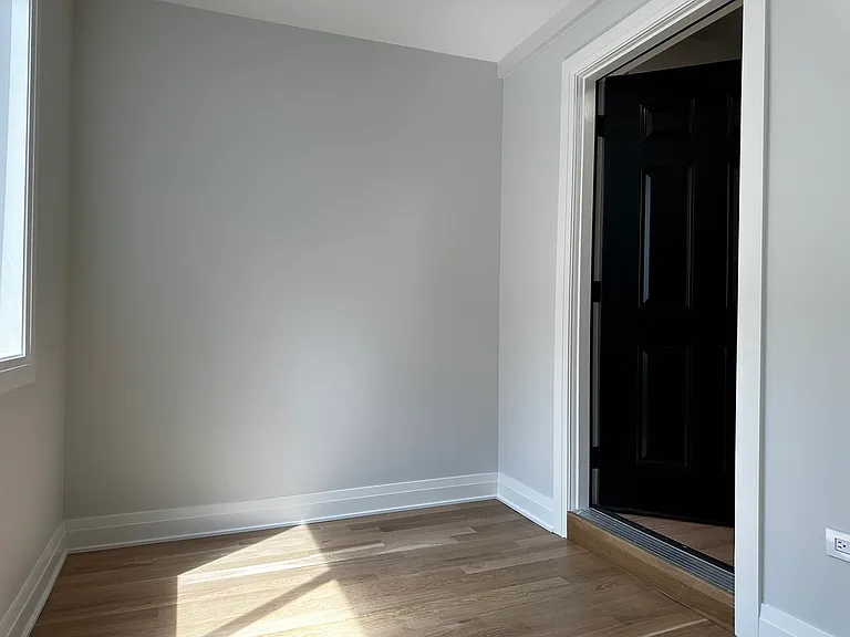869 N Hermitage Ave #3R — Photo 4