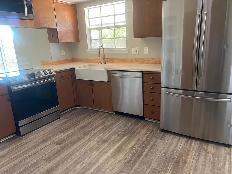 2101 Peach St — Photo 4