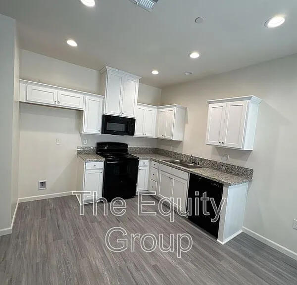 723 S Pinkham #102 — Photo 11