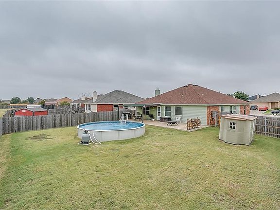 4th image of 919 McKavett Dr