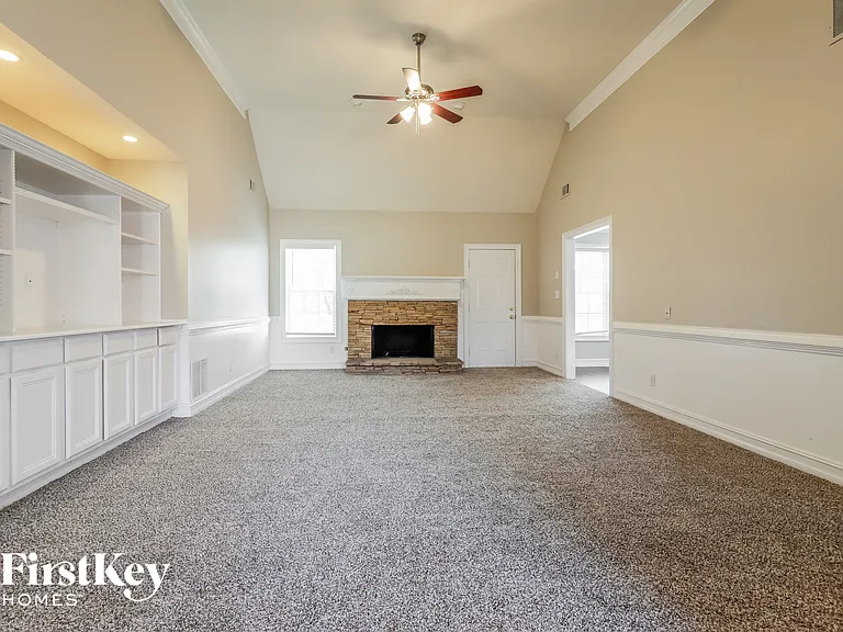 715 Roland Manor Dr — Photo 2
