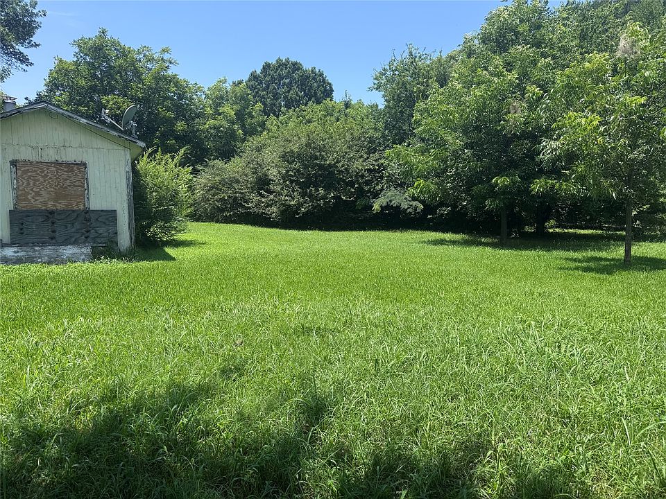 1st image of 445 Hillcrest Cir
