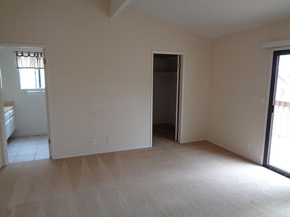 Master bdrm, walk in closet and bath