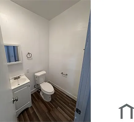 813 W 43rd St — Photo 13